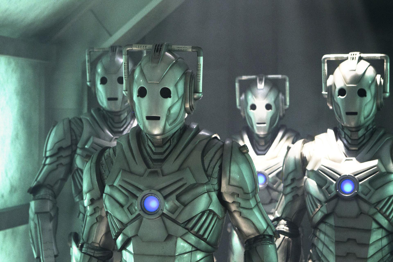 Illustration for article titled These new pictures from Doctor Who's Christmas special are really weird